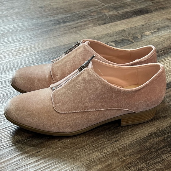 Shoe Dazzle Pink Velvet Zip Up Loafers (NWOT) Size: 10 / Item# 984-18 - Picture 1 of 6